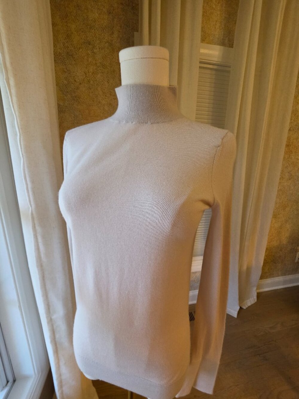 Reiss Fine-Knit Merino Wool Mock-Neck Sweater – Light stone / warm ivory beige S
